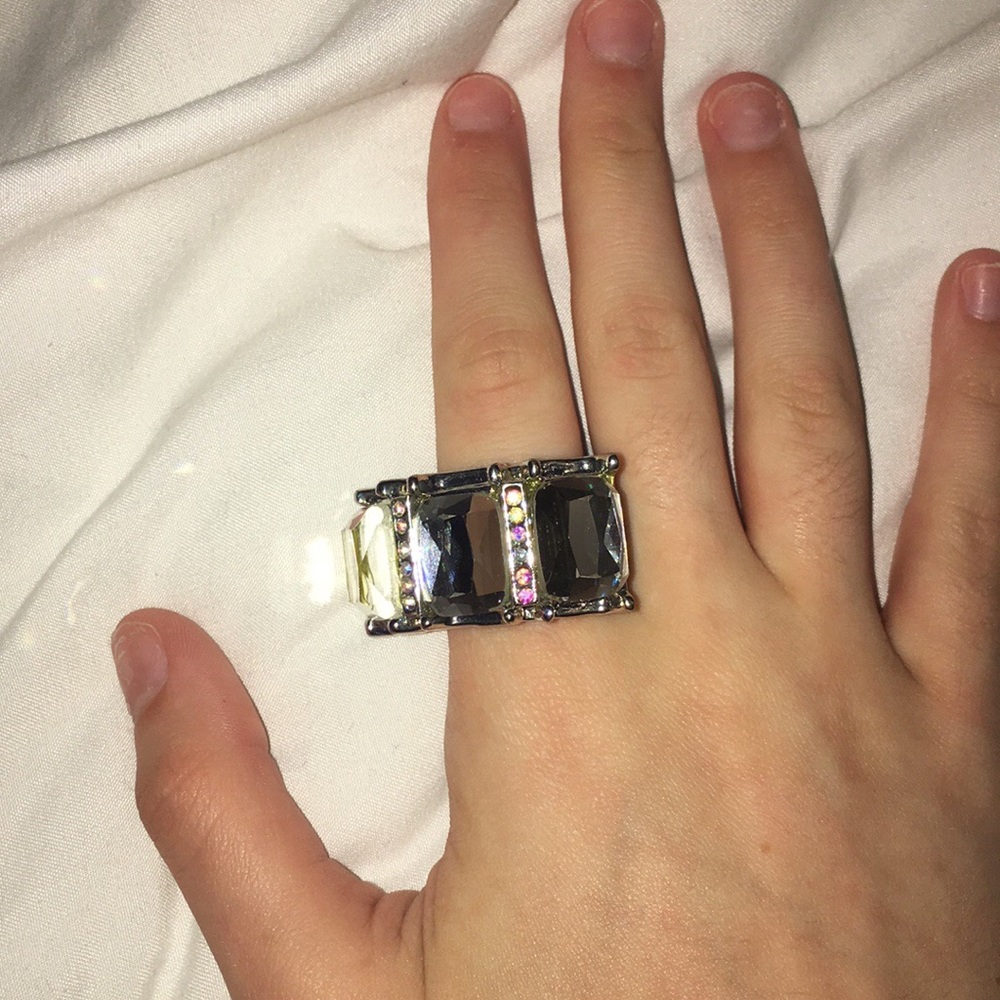 4 Beautiful Rings - Picture 4 of 5
